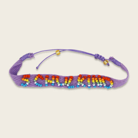 Gewebtes Armband mit handbestickten Perlen Schulkind, flieder mit Säckchen blau/weiss